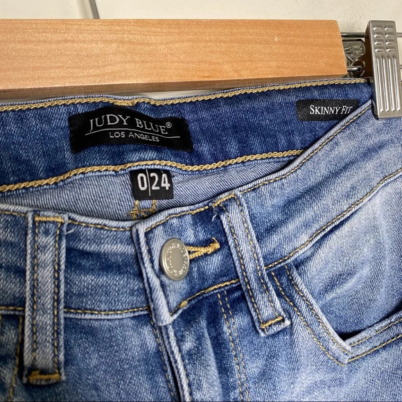 Judy Blue Light Wash Blue Jasper Mid Rise Distressed Skinny Jeans size 0/24 - Picture 4 of 9